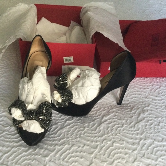 VALENTINO, size 37, black satin with rhinestone bows - Picture 8 of 8